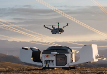 Dron i stacja DJI Dock 3