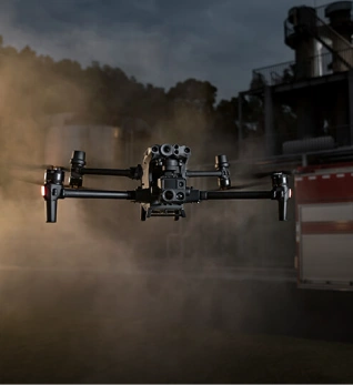 Dron specjalistyczny DJI w trakcie pracy